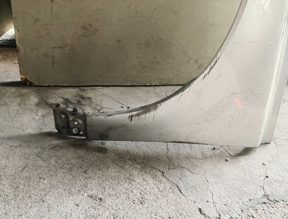 Guarda lamas esquerdo Volvo V50/S40