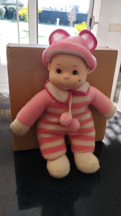 Boneco/peluxe, rosa e branco.