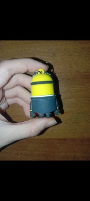 брелок з миньйоном