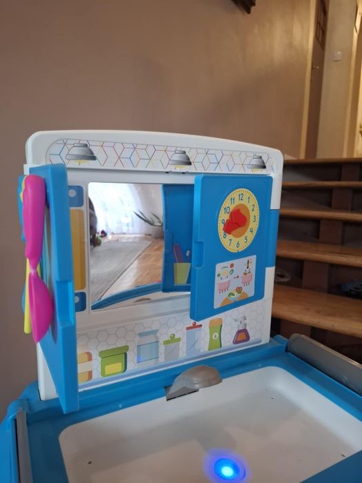 Kuchenka zabawkowa Fisher Price.