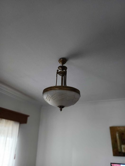 2 candeeiros de teto + 1 candeeeiro de pé