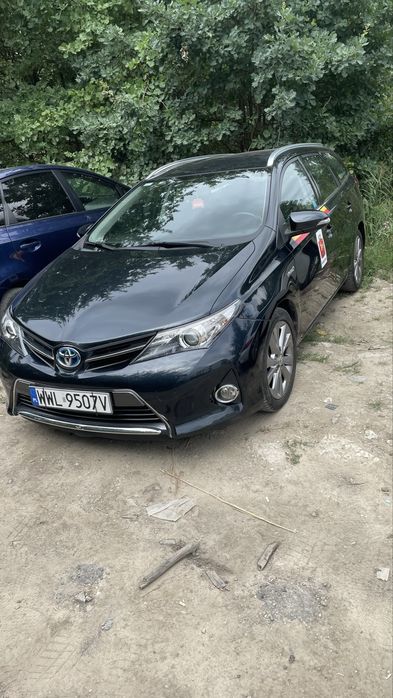 Toyota Auris 1.8 hybryda + LPG