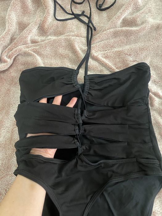 Продам 2 цельных очень красивых  сексуальных новых черных купальника