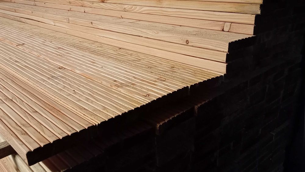 deska tarasowa 28x124mm | jednostronnie ryflowana | modrzew syberyjski |