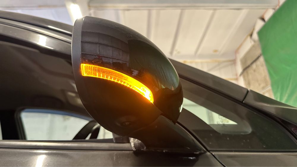 Дзеркало переднє праве (14 пінів) ZE1 963015SH4B на Nissan Leaf 62 кВт 2021-2022