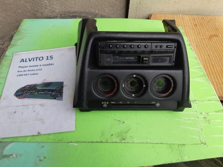 moldura do tablier com rádio Mercedes 190D