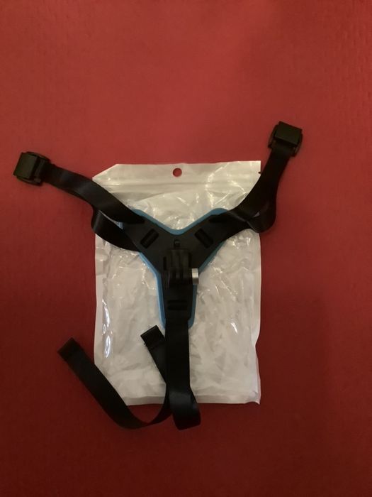 Acessório Gopro (NOVO) para capacete de mota em preto e em azul.
