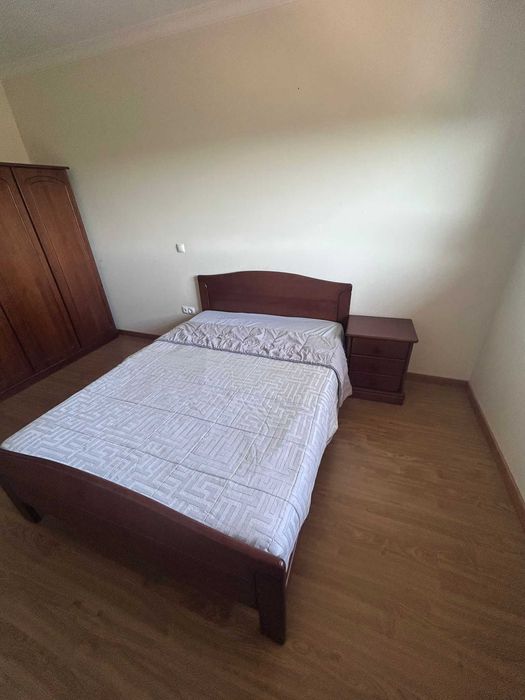 Quarto de casal completo em madeira