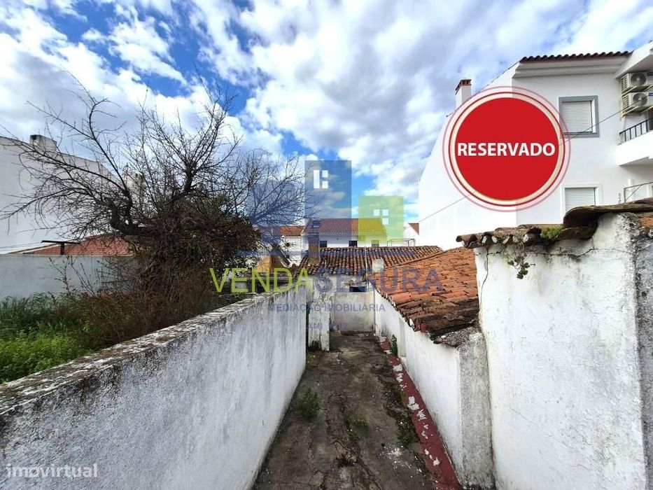 Moradia R/C para recuperar | Zona da Porta Nova | Moura