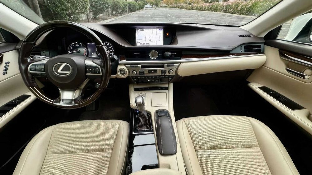 Lexus ES 350      2016