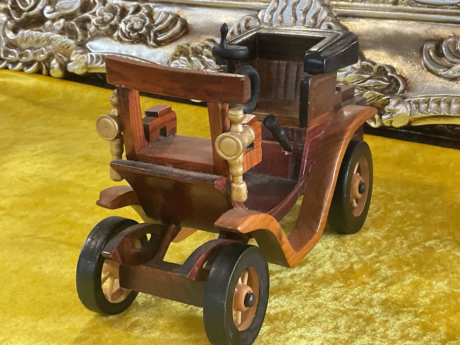 Carro model antigo madeira