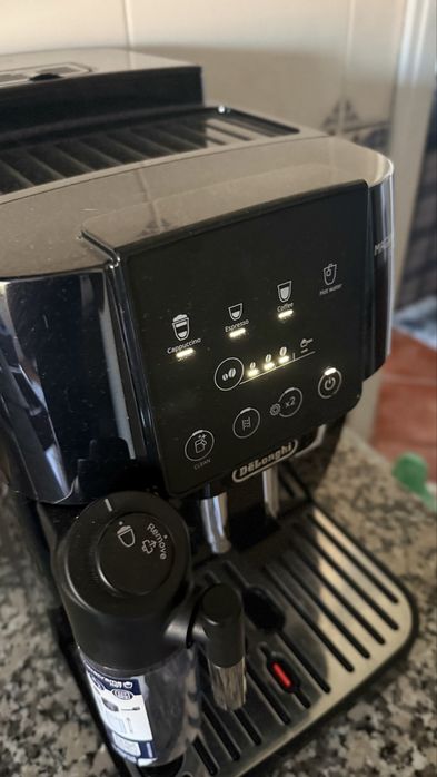 Máquina Café De’Longhi Magnifica Start Milk ECAM220.60.B