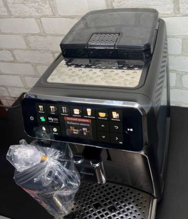 Кавомашина автоматична Philips Series 5400 EP5441/50 молочник LatteGo