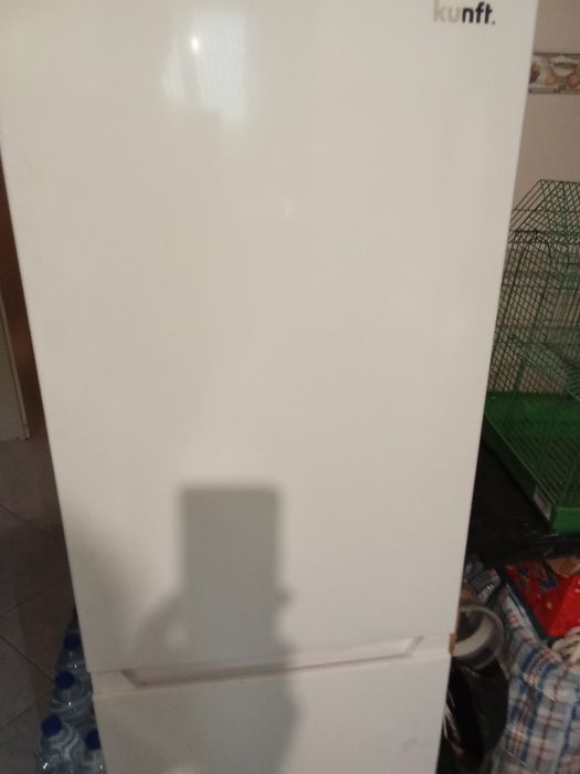 Móvel de sala em cerejeira com 3m com estante porta em vidro e gavetas completamente novo 1300$ um frigorífico com 3meses100$