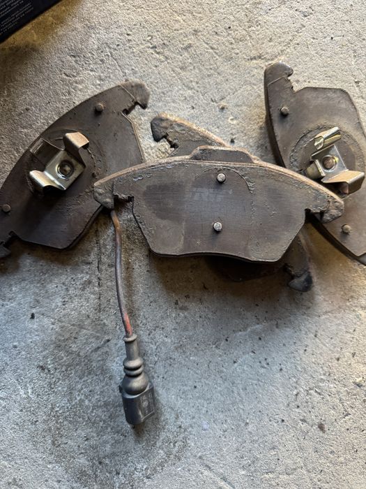 Передние томозные колодки TRW skoda octavia a5 vw golf passat b6