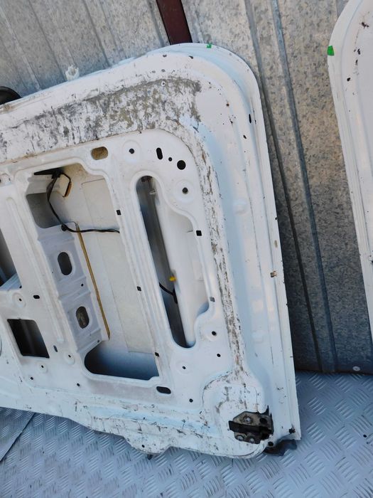 Mercedes Sprinter 906 drzwi tył komplet dwie sztuki białe niskie OEM