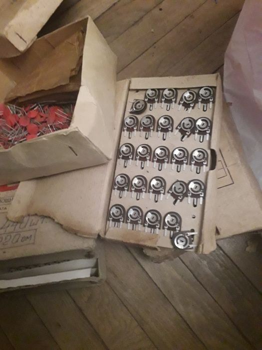 Ліхтарик прожектор на акумуляторі свєтодіодах,Резист.сп3-38 к22м,220ом