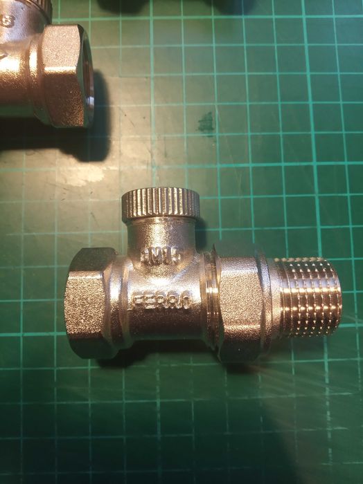 Zawór odcinający powrotny prosty do grzejnika 1 / 2 cala