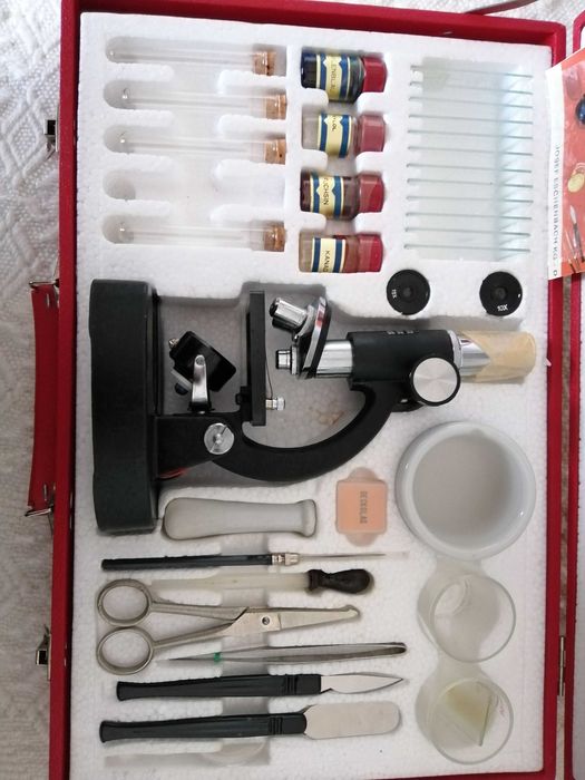 Microscópio com Mala e Acessórios (Vintage)