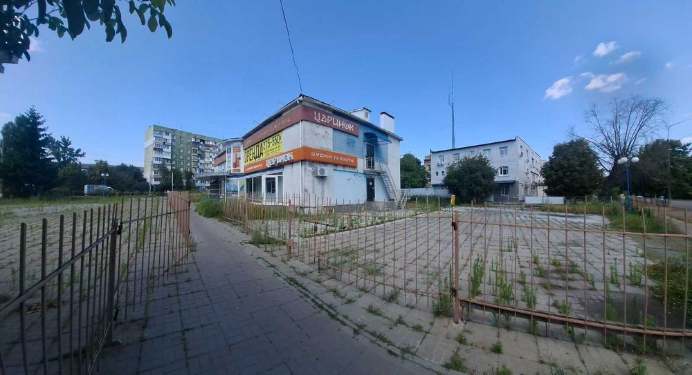 550м2 фасад з власною парковкою!