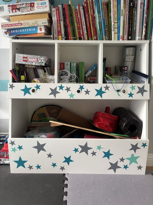 Regal na ksiazki i zabawki