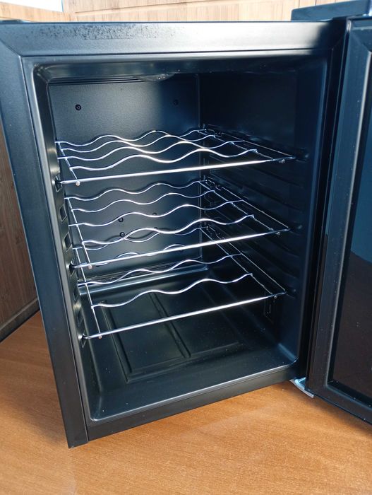 Cecotec Grand Sommelier 1220 - Lodówka na wino 31 L (12 butelek)