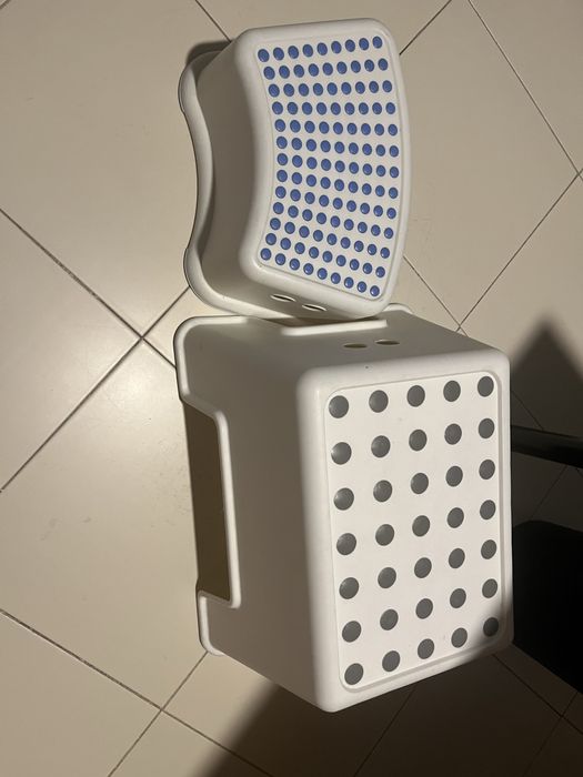 Dois degraus / banco de apoio