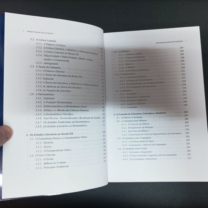 Introdução aos Estudos Literários

de Maria Vitalina Leal de Matos e V