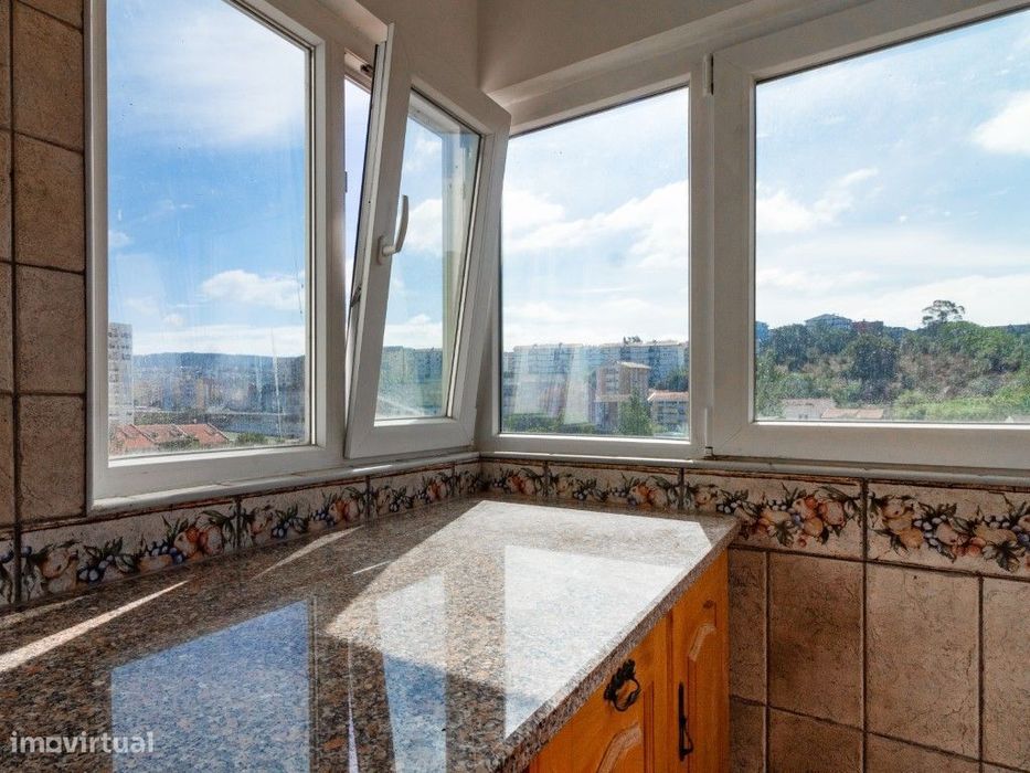 Apartamento T4 com Garagem em Coimbra