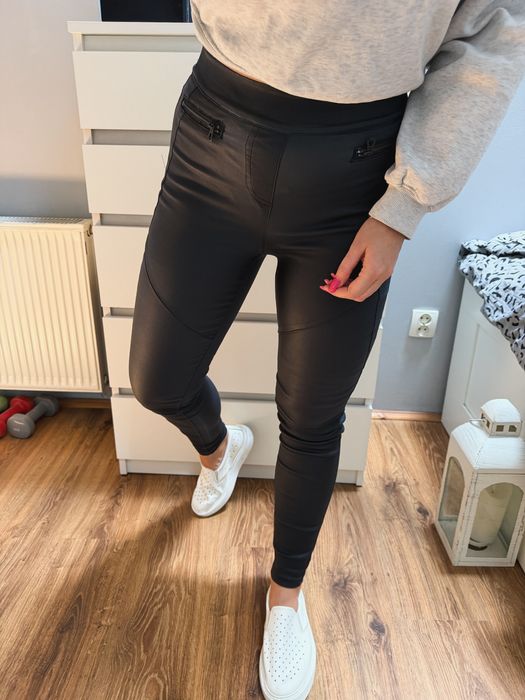 Nowe woskowane spodnie rurki wysoki stan XS