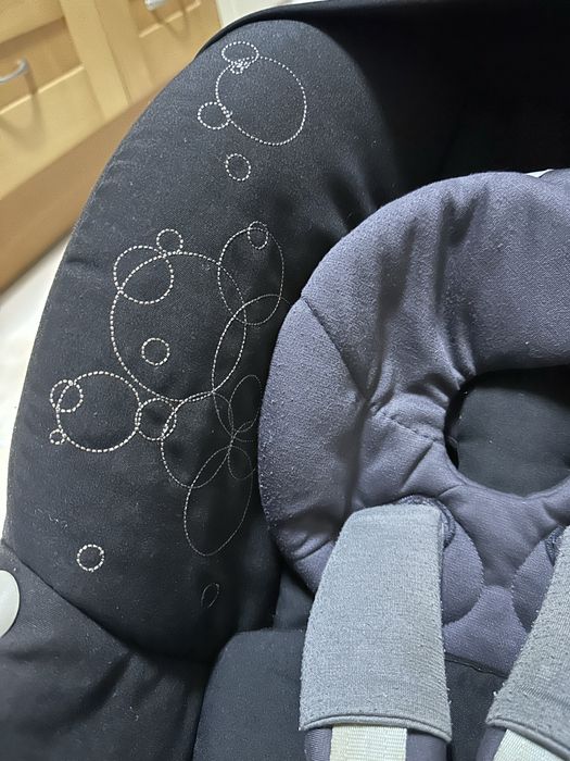 Cadeira auto ovo bebé Confort Pebble + saco cama