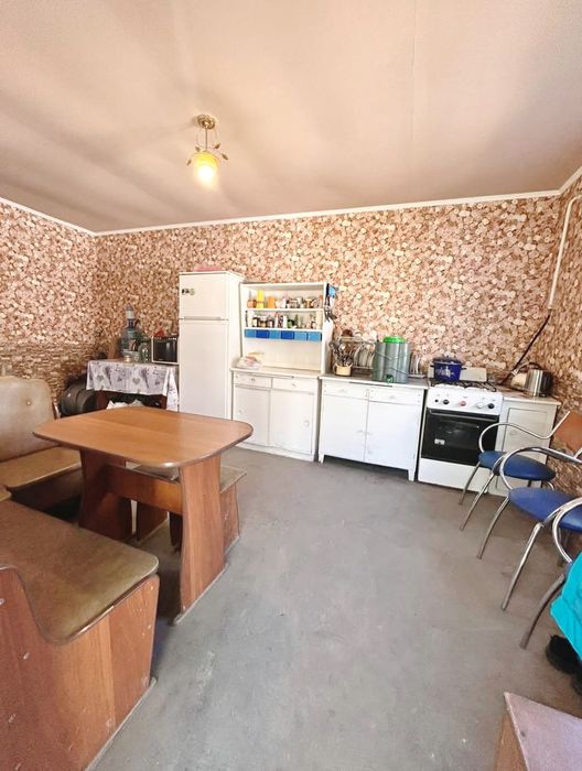 Будинок в с.Городище /25 соток ,газ ,світло ,сади