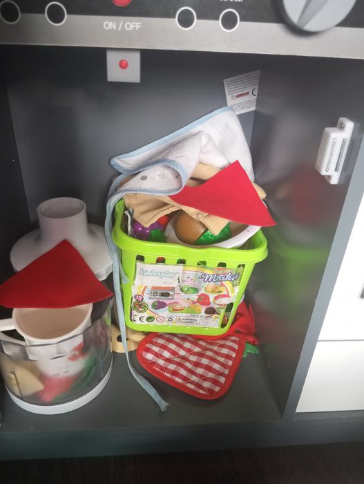 Drewniana kuchnia dziecięca z akcesoriami