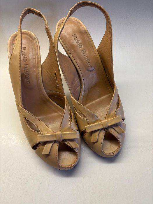 Sandalias Beje tamanho 37