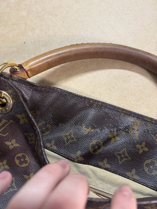 Authentic Louis Vuitton artsy mm canvas leather bag