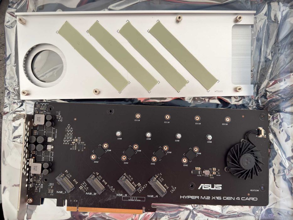 ASUS Hyper M.2 x16 Gen 4 Card - Placa de Expansão NVMe 4x M.2