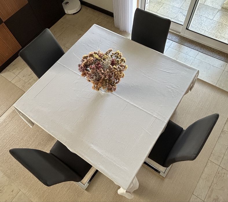 Cadeiras de sala / cozinha em inox e imitacao de pele cinzenta