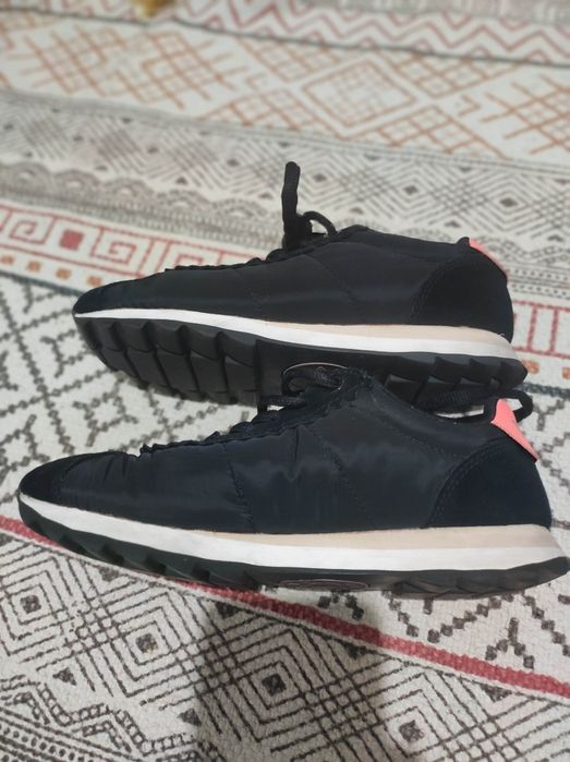 Tênis pretos Bimba y Lola