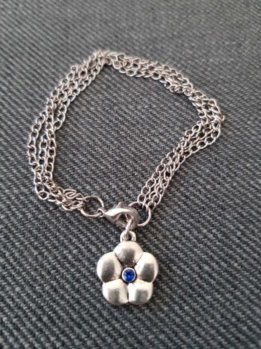 Bransoletka z kwiatkiem