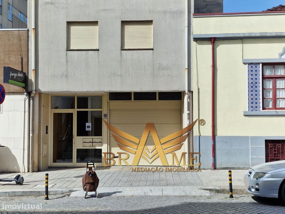 Apartamento T2 Com Lugar De Garagem | Rua Da Constituição - Porto