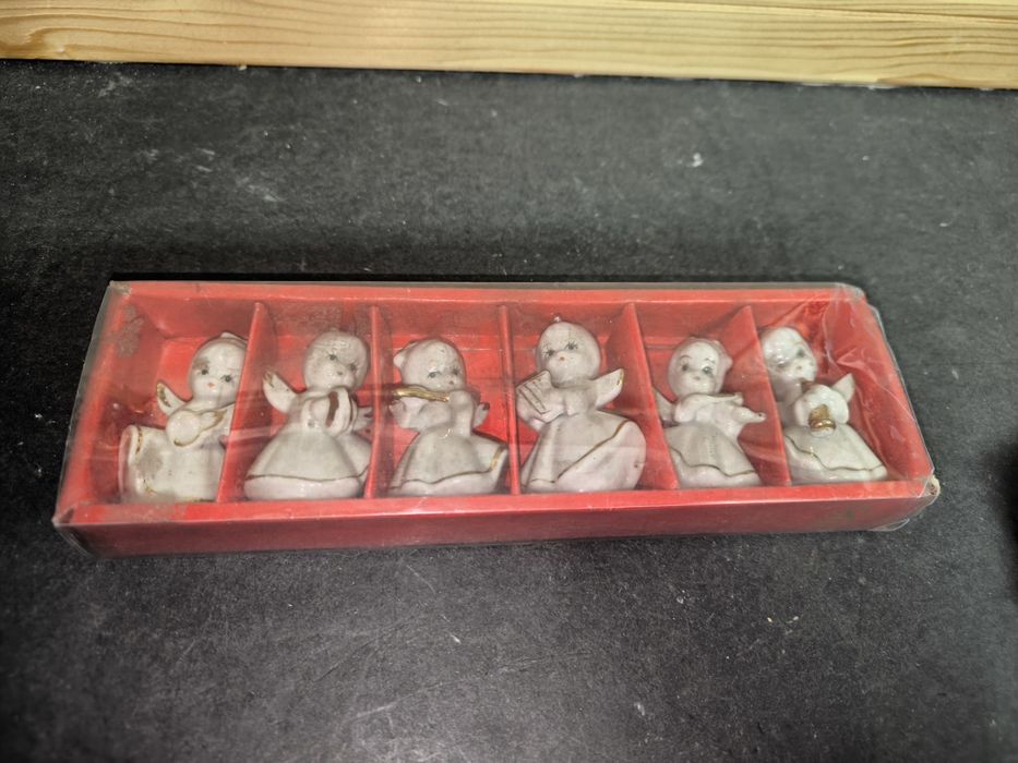 Conjunto 6 Anjos Musica Porcelana.
Conjunto de seis anjos em porcelana