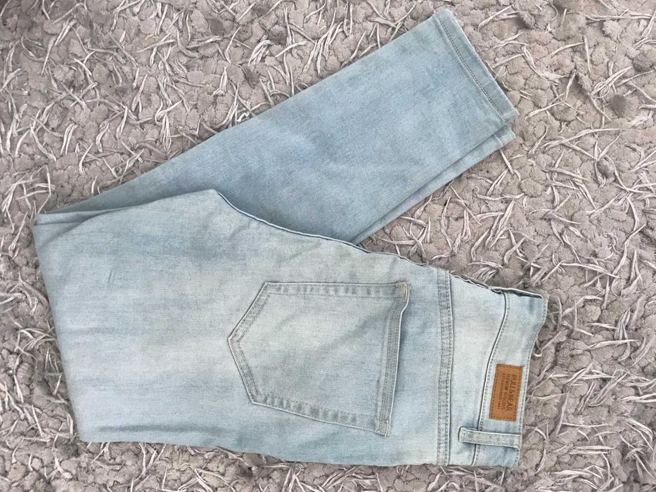Pull&Bear Spodnie 38 z przetarciami