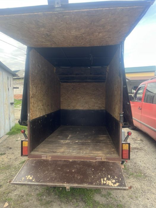 Причіп вантажний з тентом