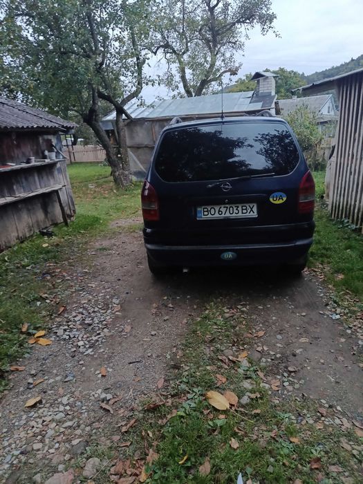 Автомобіль Опель зафіра а