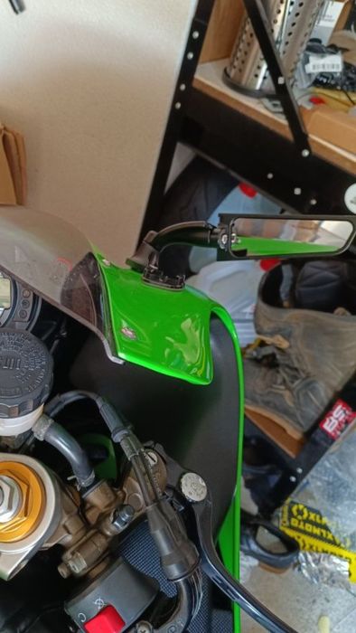 Espelhos aerodinâmicos para motos de pista