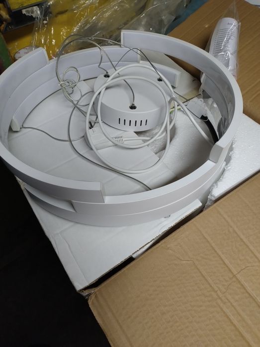 Lampa LED wisząca biala