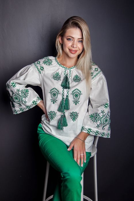 Жіноча вишита сорочка