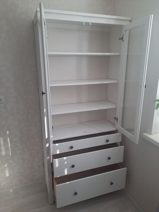 Продам книжкову шафу, сервант, креденс ikea hemnes