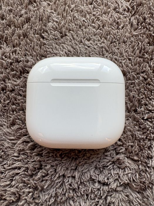 Продам AirPods 4