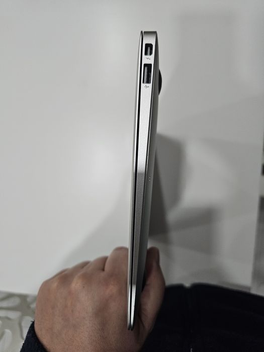 MacBook Air 11” (Início 2015) – Totalmente funcional + carregador orig